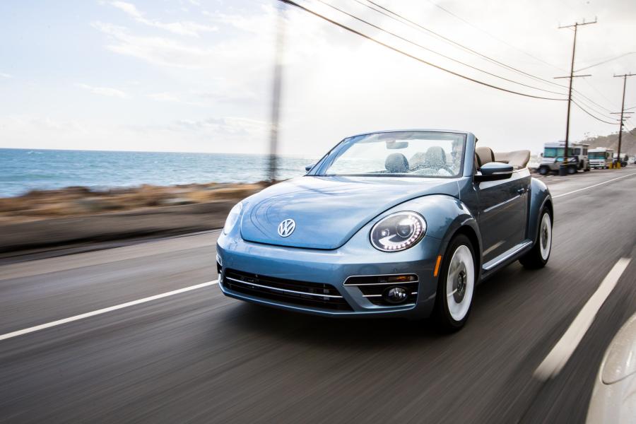  Volkswagen Beetle SEL Final Edition Convertible 2018 года  (NA) (фото 19 из 27)